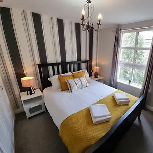 https://old-town-1-bedroom-apartment-with-free-parking.edinburghhotelsuk.org