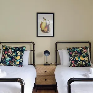 https://holyrood-new-apartment.edinburghhotelsuk.org
