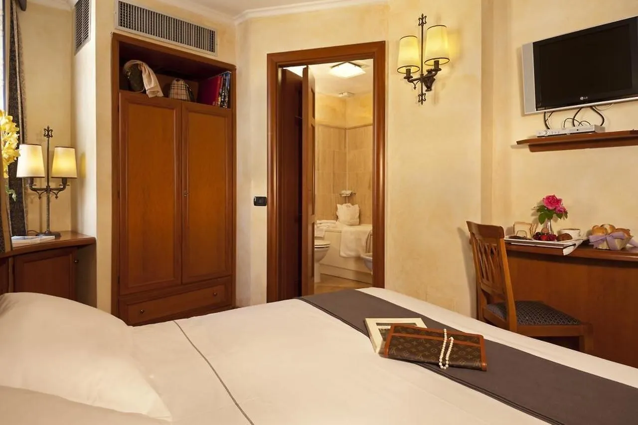 Hotel La Fenice Rome Apartment