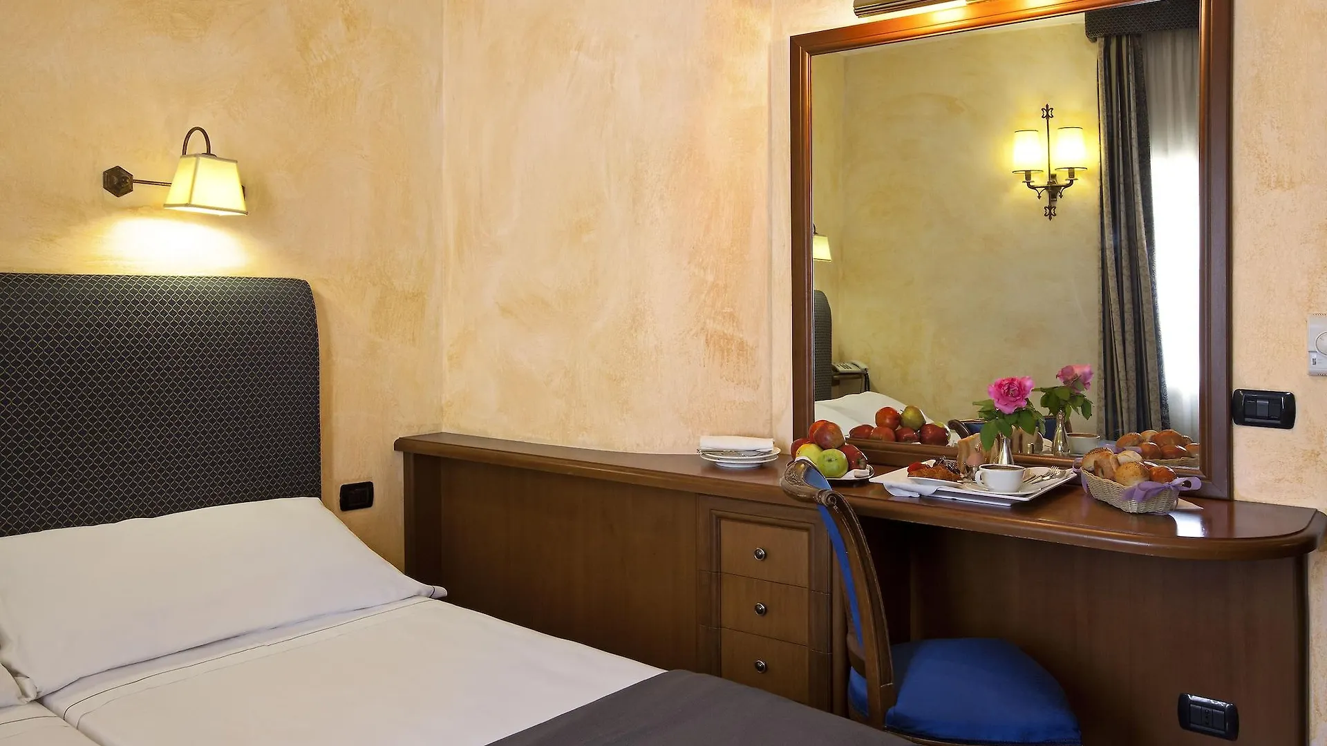 Hotel La Fenice Rome Apartment