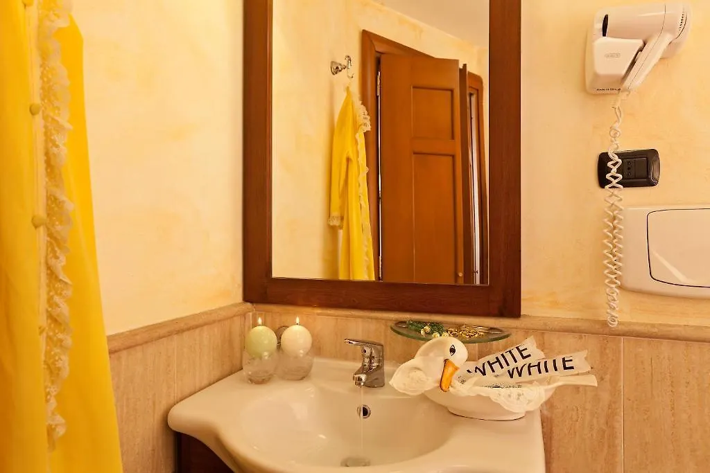 Hotel La Fenice Рим 0*,  Италия
