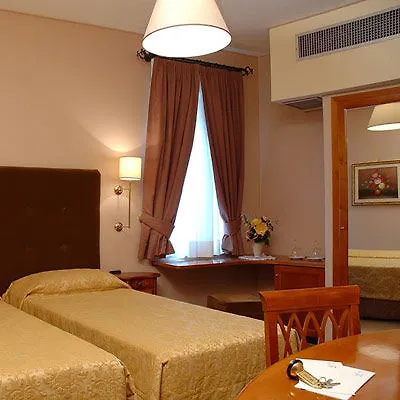 Hotel La Fenice Рим 0*,  Италия