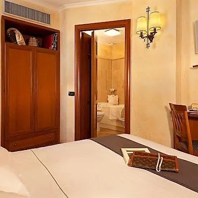 Hotel La Fenice Рим Апартаменты